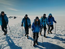 Kondakovas "Second Wind": Ukrainische Soldaten besteigen mit Prothesen den Kilimandscharo